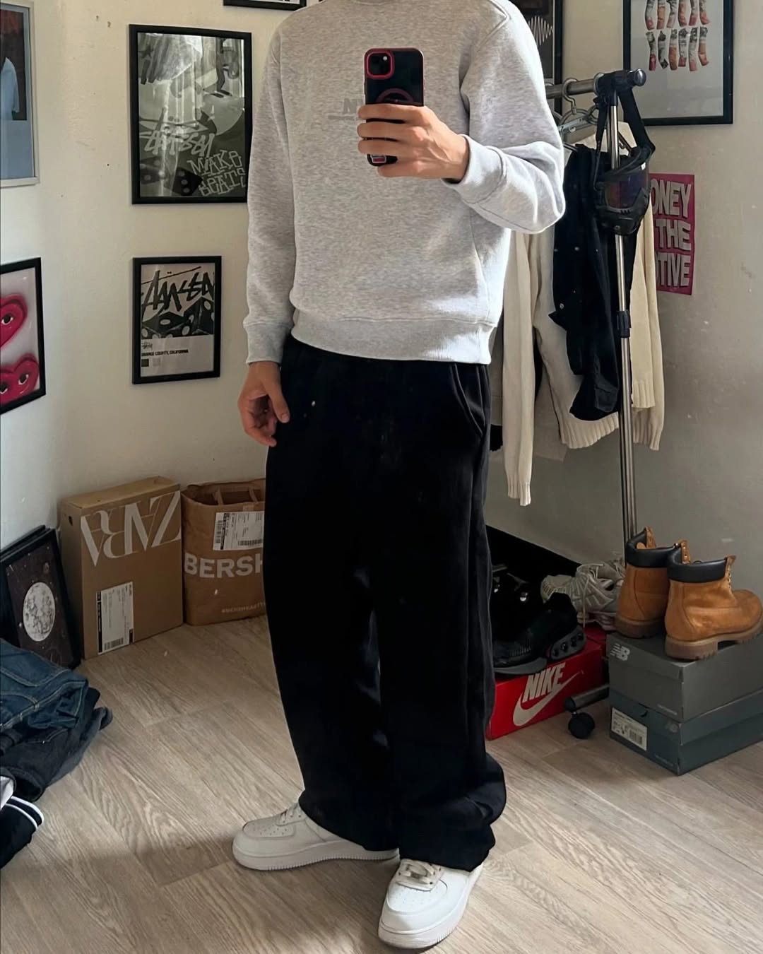 baggy sweatpants in black